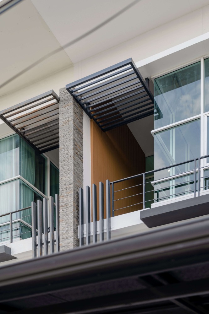 ขายทาวน์โฮมโชคชัย4 ลาดพร้าว71 : LTH11700 – Townhouse FOR SALE at Onyx Home Ladprao Size 51.1 sq.w. 206 sqm. 4 beds 5 baths Near MRT Lat Phrao ONLY 7.5 MB