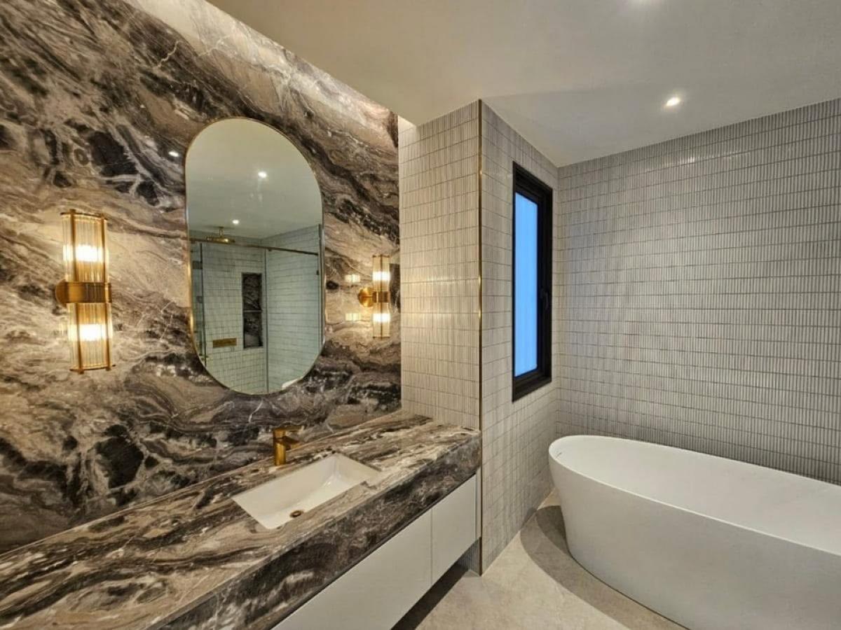 ขายบ้านพระราม 9 เพชรบุรีตัดใหม่ RCA : ขาย Bugaan พระราม9 เหม่งจ๋าย ขนาด 522 Sq.m 4 bed 5 bath เพียง 95 MB ติดต่อ 086-795-9997( จิมมี่)