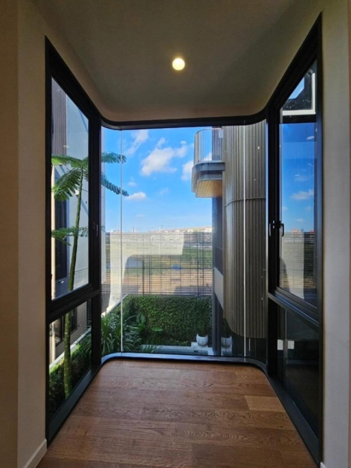 ขายบ้านพระราม 9 เพชรบุรีตัดใหม่ RCA : ขาย Bugaan พระราม9 เหม่งจ๋าย ขนาด 522 Sq.m 4 bed 5 bath เพียง 95 MB ติดต่อ 086-795-9997( จิมมี่)