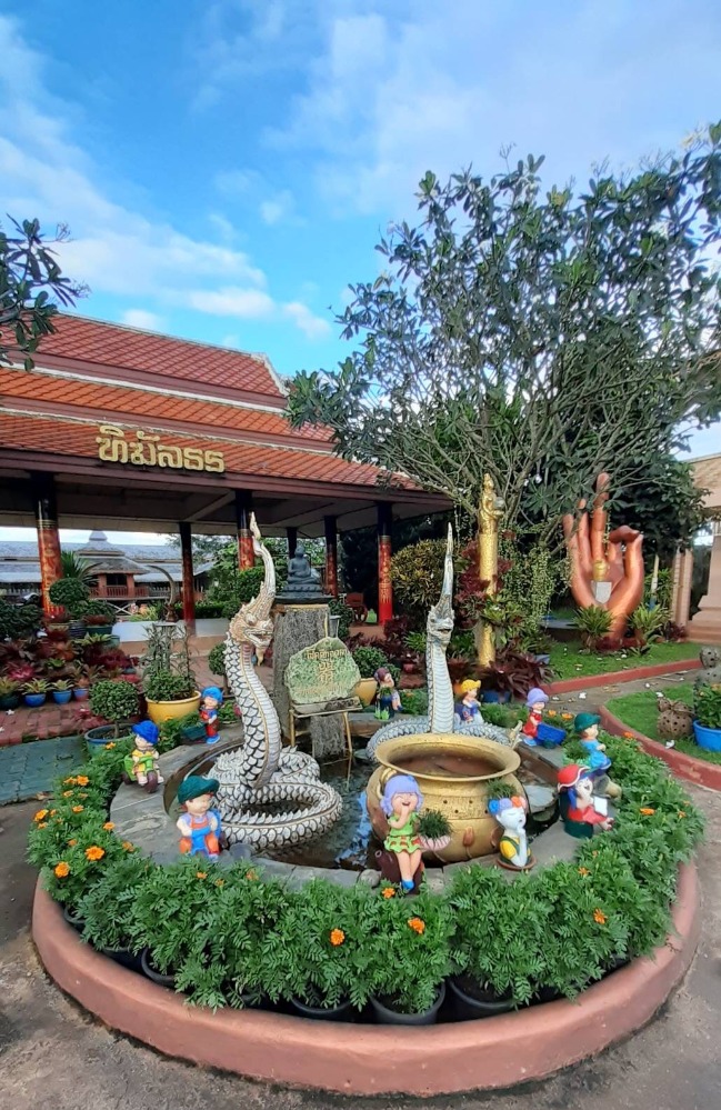 For SaleLandChiang Rai : For sale: Baan Chit Piam Suk // Mon Thar Tham Resort) on an area of ​​4 rai 37 sq w. with an interesting structure and layout. The building is made with meticulous craftsmanship. It is close to the source of Dharma and Buddhism.