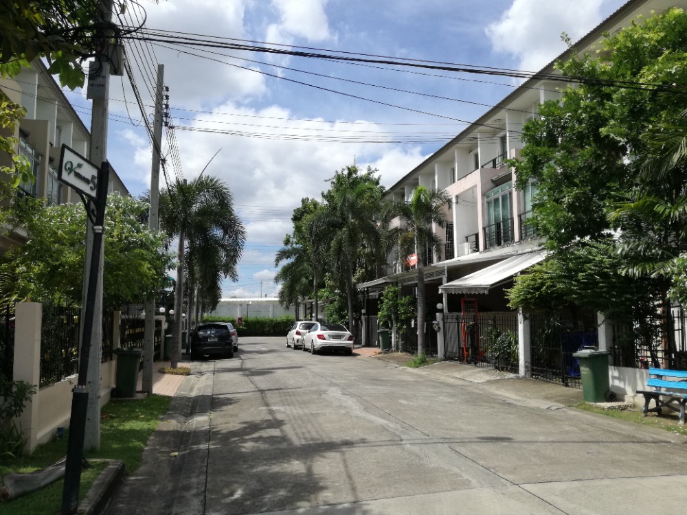 ให้เช่าทาวน์โฮมนวมินทร์ รามอินทรา : ให้เช่าทาวน์โฮม 3 ชั้น วิสต้า ปาร์ค รัชดา-รามอินทรา