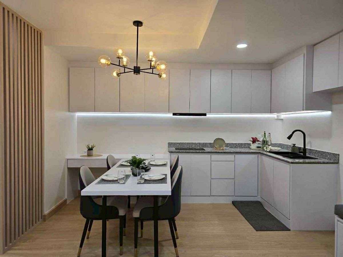 คอนโดรีโนเวทใหม่ ไซด์ใหญ่ เหมือนอยู่บ้าน เดินทางสะดวกใกล้ที่ทำงาน กับโครงการ ดิ ไอริส พระราม 9-ศรีนครินทร์ ทำเลที่ใช่ในราคาที่คุณเอื้อมถึง 2.49 ล้าน Loading...