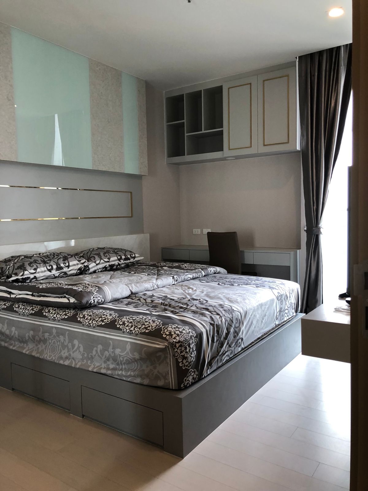 For SaleCondoWitthayu, Chidlom, Langsuan, Ploenchit : Condo for sale: Noble Ploenchit, near BTS Ploenchit, only 100 meters away.