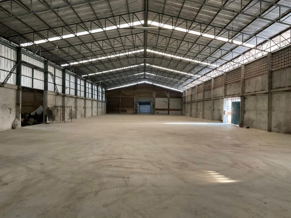 For RentWarehouseMahachai Samut Sakhon : For rent: Ready-made warehouse / factory, ready to operate, usable area 2,000 sq m., 1,000 KVA transformer, pink area, Samut Sakhon location