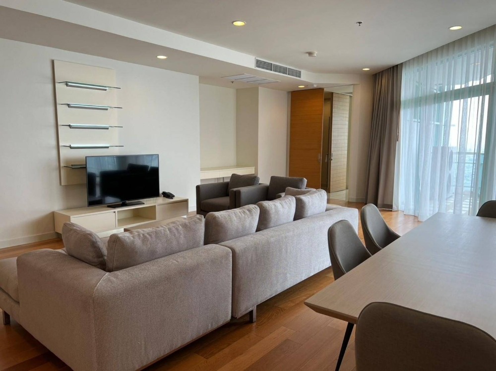 For RentCondoSathorn, Narathiwat : ✨Riverside condo for rent, 3 bedrooms, 200 sq m., fully furnished, large balcony with river view, near international school, ready to move in