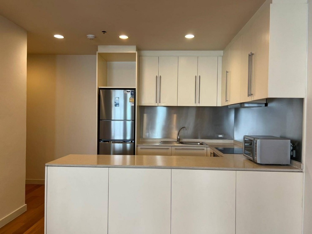 For RentCondoSathorn, Narathiwat : ✨Riverside condo for rent, 3 bedrooms, 200 sq m., fully furnished, large balcony with river view, near international school, ready to move in