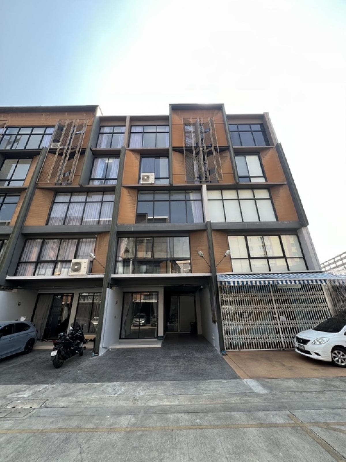 For RentHome OfficeOnnut, Udomsuk : Rent Modern Home Office, high ceiling, 3 parking spaces, Soi On Nut 30, Sukhumvit 77, Suan Luang, Bangkok. Suitable for making a live studio VJ, selling products online