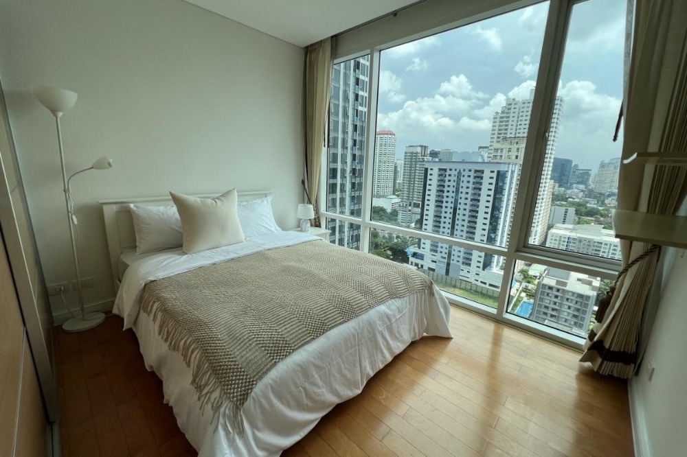 For RentCondoSukhumvit, Asoke, Thonglor : Condo for rent, Fullerton Sukhumvit [Fullerton Sukhumvit], beautiful room, good price, convenient travel, fully furnished, ready to move in immediately, make an appointment to see the room.