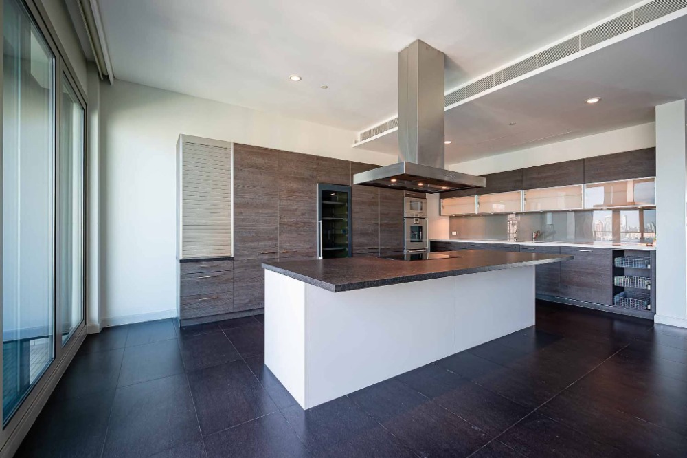 For SaleCondoWitthayu, Chidlom, Langsuan, Ploenchit : LTHC11774 - Penthouse FOR SALE at 185 Rajadamri Size 387 sqm. 4 beds 5 baths Near BTS Ratchadamri Station ONLY 189 MB