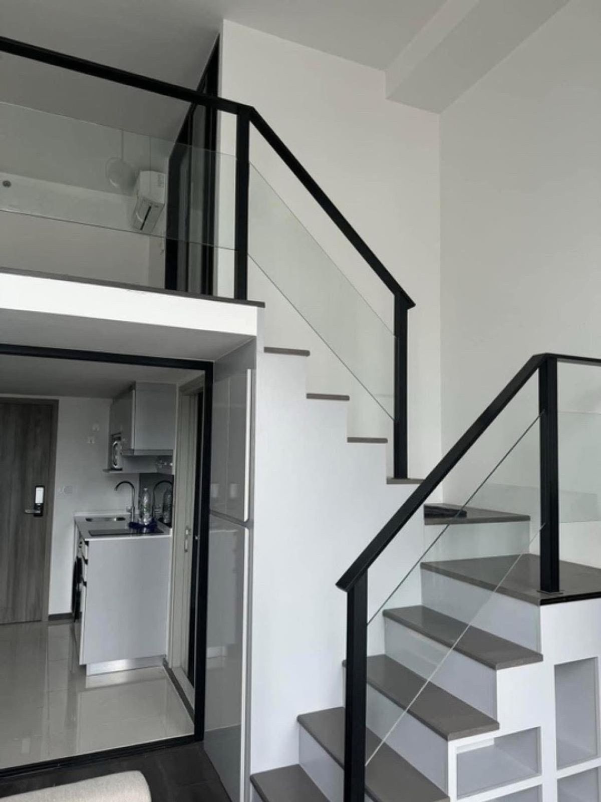 For RentCondoKasetsart, Ratchayothin : 💙Knightbrige Space Ratchayothin🩵📍30th floor - 1Bed1Bath Duplex - 38 sq m. Rent 35,000 baht / month (1 year contract) You can make an appointment to view the room 064-6696546