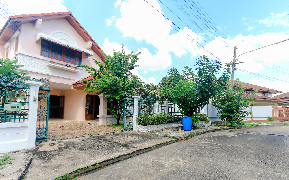 For RentHousePathum Thani,Rangsit, Thammasat : House for rent, Muang Ek Village, Rangsit, 3 bedrooms, near the Red Line, Lak Hok Station and Rangsit University