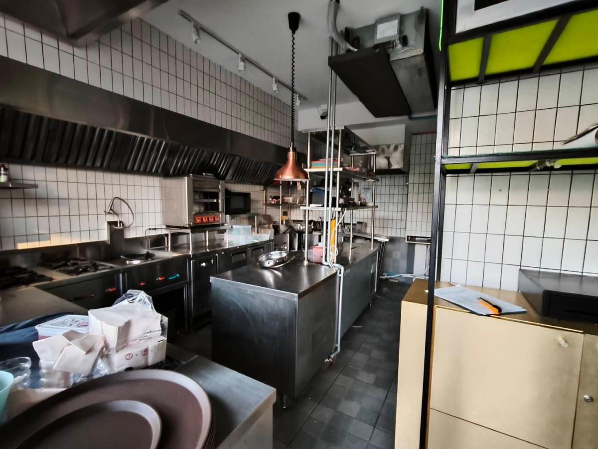 ให้เช่าร้านค้า/ตลาดนัดสุขุมวิท อโศก ทองหล่อ : Rooftop for Rent at Sukhumvit Soi 11with furnitures