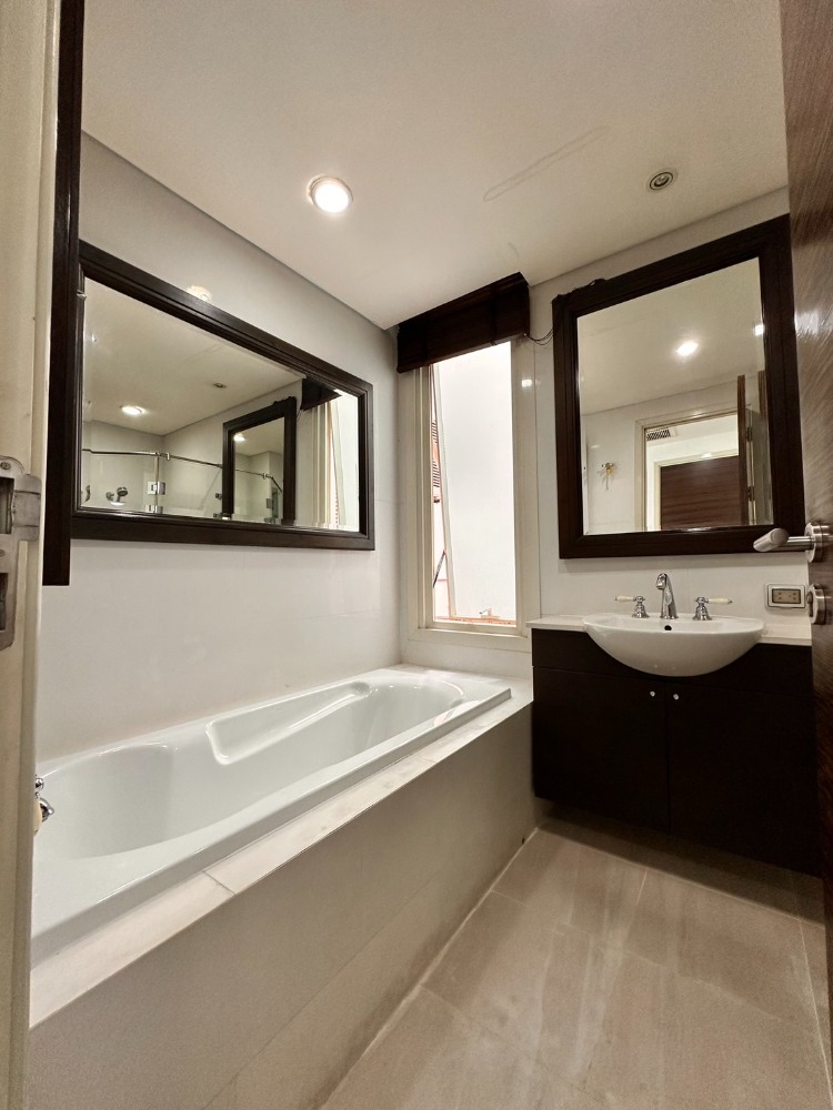 ขายคอนโดวงเวียนใหญ่ เจริญนคร : ขาย 3 ห้องนอน 3 ห้องน้ำ Triplex วอเตอร์มาร์ค เจ้าพระยา ริเวอร์ Watermark Chaophraya River ขาย 35,000,000