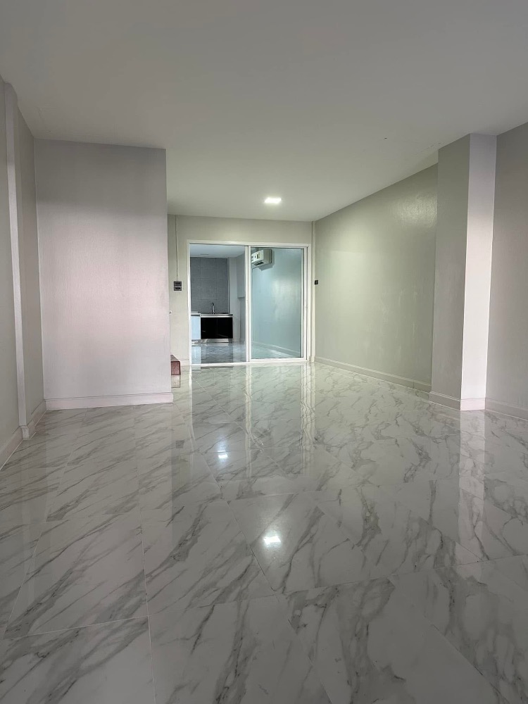 For RentTownhomeKasetsart, Ratchayothin : Townhouse for rent, newly renovated, Soi Ratchada 36 (Soi Suea Yai), near BTS Ratchayothin