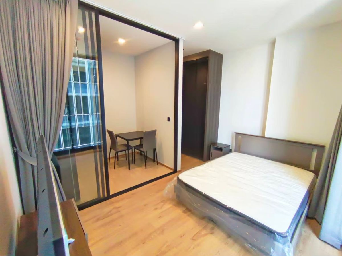 For RentCondoAri,Anusaowaree : 🔥 Dont miss out on this great discount! 🔥 ​​🏙️ Noble Around Ari - Luxury condo in the heart of Ari, urban lifestyle 📍 1 bedroom | 1 bathroom | Size 35 sq m. 💸 For rent only 33,000 baht/month (negotiable!) 📞 Call: 086-746-8882 (K. Cooper)