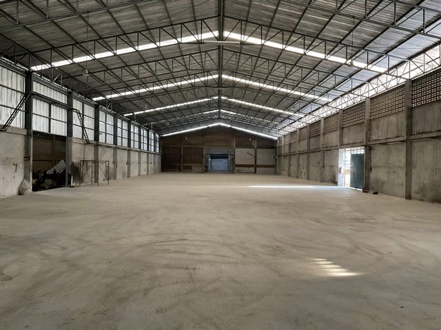 For RentWarehouseMahachai Samut Sakhon : Code C6630 Warehouse for rent, area 2,000 square meters, has a 1,000 KVA transformer, Setthakit Road, Samut Sakhon Province