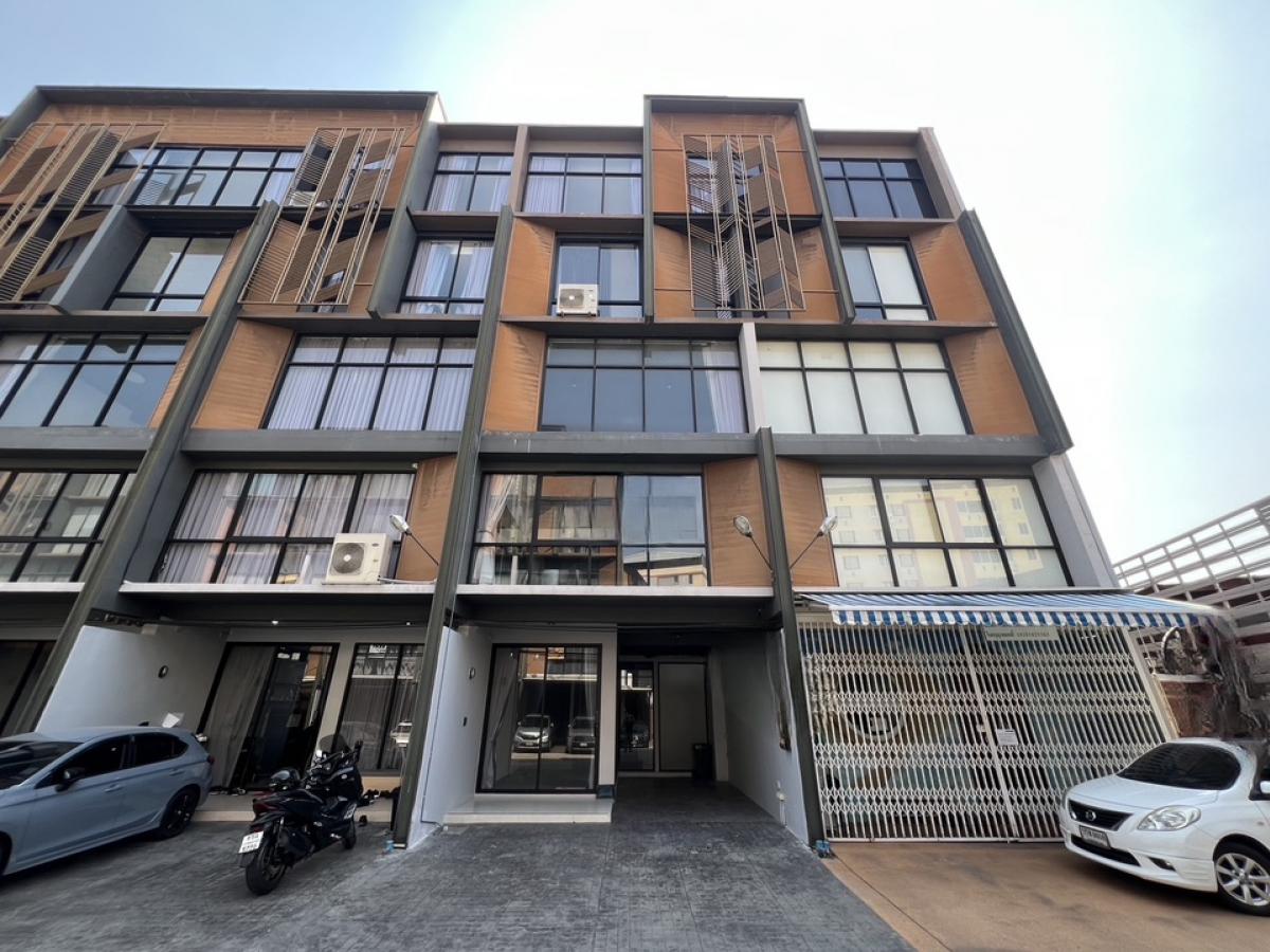 For RentHome OfficeOnnut, Udomsuk : Modern home office, a 5.70 meter high ceiling, with 3 parking spaces to write down the company. The best rent in the project is ready to rent at Onnut 30 sitting. Win to BTS On Nut 5 minutes 30 baht.