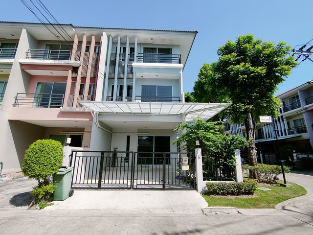 For SaleTownhomeRama 2, Bang Khun Thian : For sale with tenant, 3-storey townhouse, Vista Park Village, Rama 2, corner house, with furniture