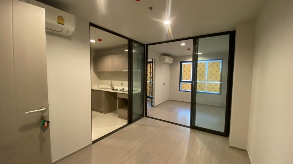 For SaleCondoLadprao, Central Ladprao : Better price than the Life Ladprao project! Prime location, good location, near the BTS, brand new from the project. You cant find this price anymore. Dont miss it! Interested, contact 0876358339