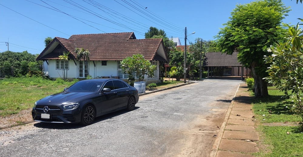 ขายที่ดินระยอง : ขายด่วนที่ดินเปล่า ม.เอกเขนก หาดแม่รำพึง  ต.ตะพง อ.เมือง จ.ระยอง