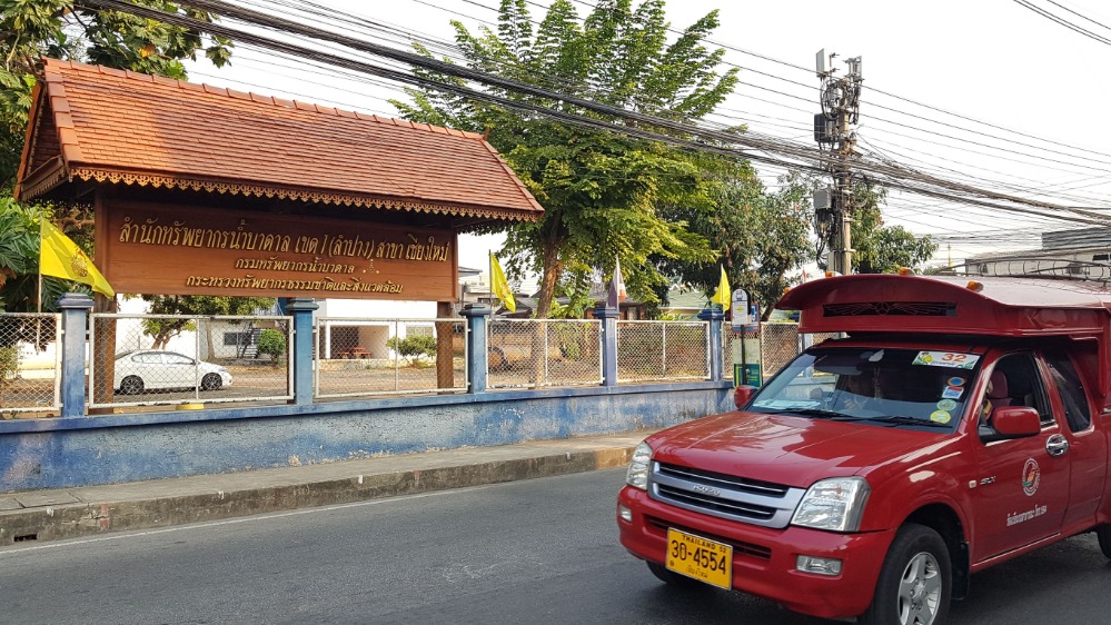 For RentShop HouseChiang Mai : For rent: 3-storey building, 1 unit, opposite the Groundwater Resources Office, Wualai Road, Hai Ya Subdistrict, Mueang District, Chiang Mai Province.