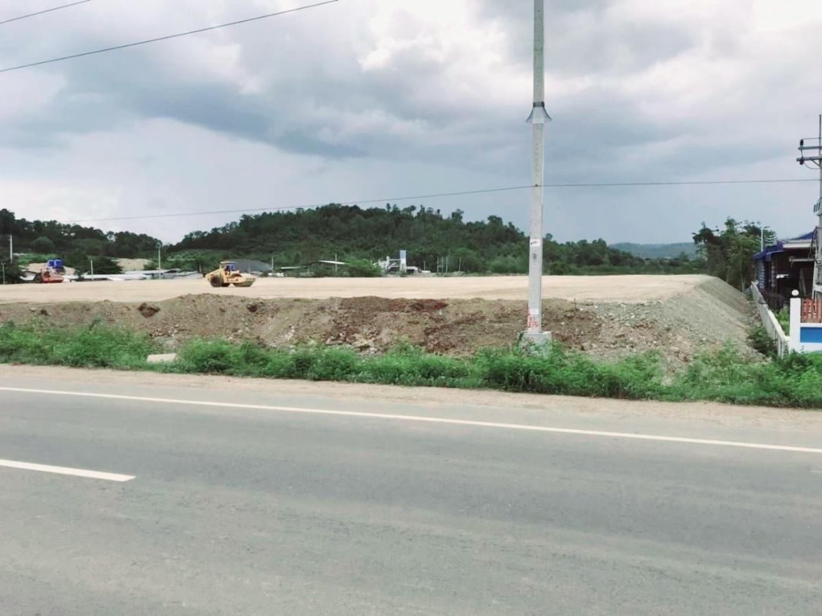 For SaleLandChanthaburi : Chanthaburi Land for sale Next to the road, the cheapest market is 61 rai.