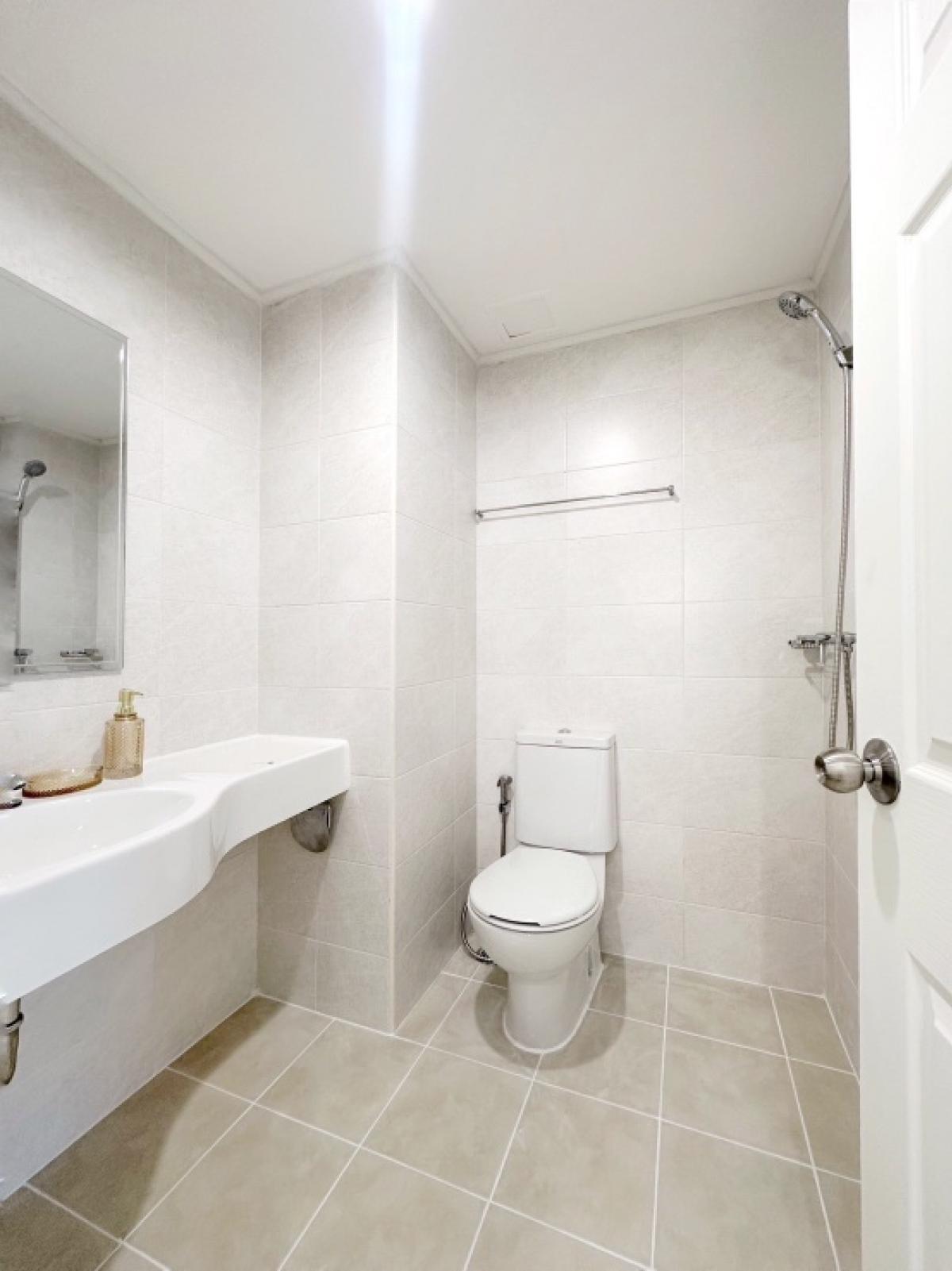 ขายคอนโดปิ่นเกล้า จรัญสนิทวงศ์ : คอนโดใกล้ศิริราช ขายด่วน ลุมพินี สวีท สะพานพระราม 8 พร้อมอยู่ ราคาพิเศษ