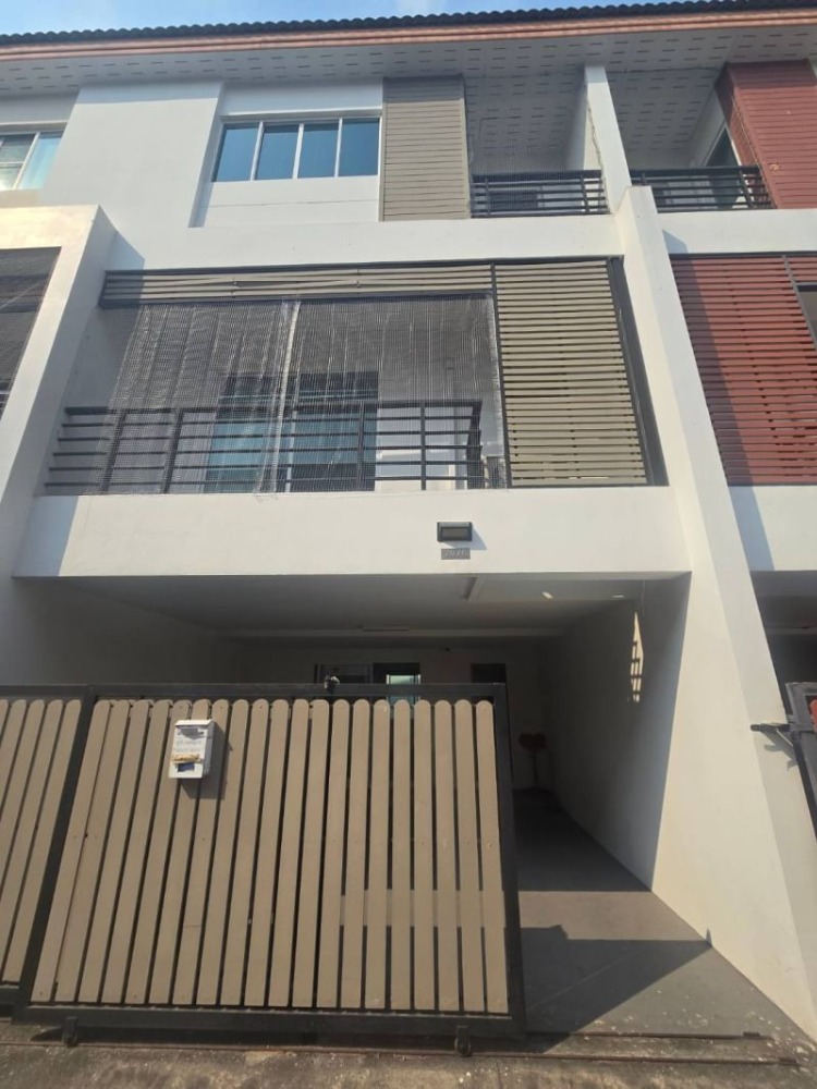 ขายทาวน์โฮมรัชดา ห้วยขวาง : ทาวน์โฮม 3 ชั้น ใกล้ MRT สุทธิสาร ราคาเพียง 5.99 ล้าน ติดต่อเลย