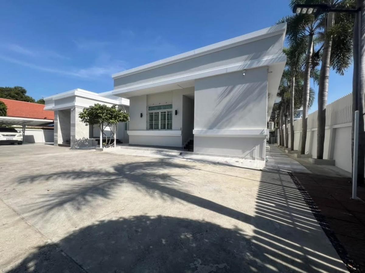 ให้เช่าบ้านบางนา แบริ่ง ลาซาล : 📢👇 Single-story detached house, huge size of usable area and land, suitable for big family or home office , price includes gardening once a month, near Mega Bangna and many international schools
