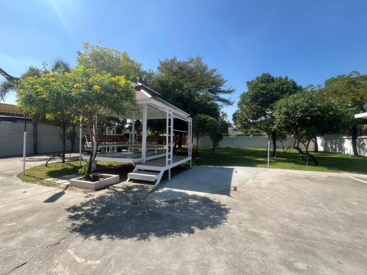 For RentHouseBangna, Bearing, Lasalle : 📢👇 Single-story detached house, huge size of usable area and land, suitable for big family or home office , price includes gardening once a month, near Mega Bangna and many international schools