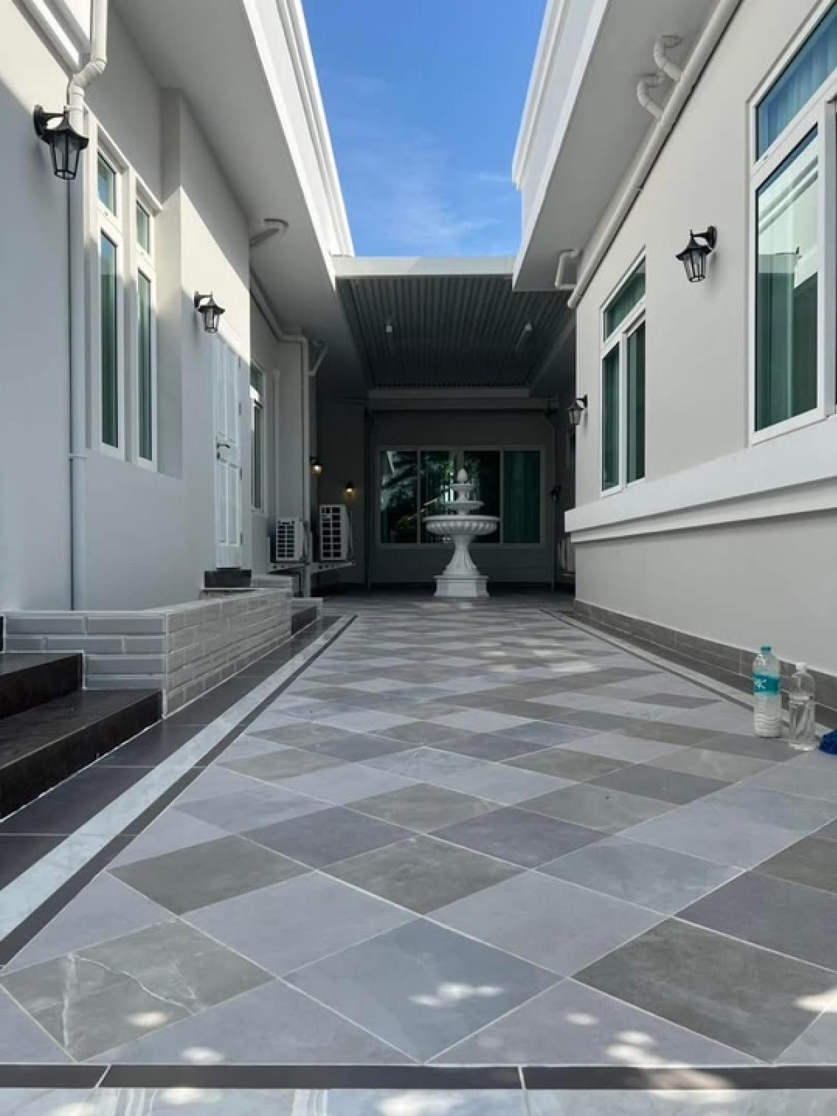 For RentHouseBangna, Bearing, Lasalle : 📢👇 Single-story detached house, huge size of usable area and land, suitable for big family or home office , price includes gardening once a month, near Mega Bangna and many international schools