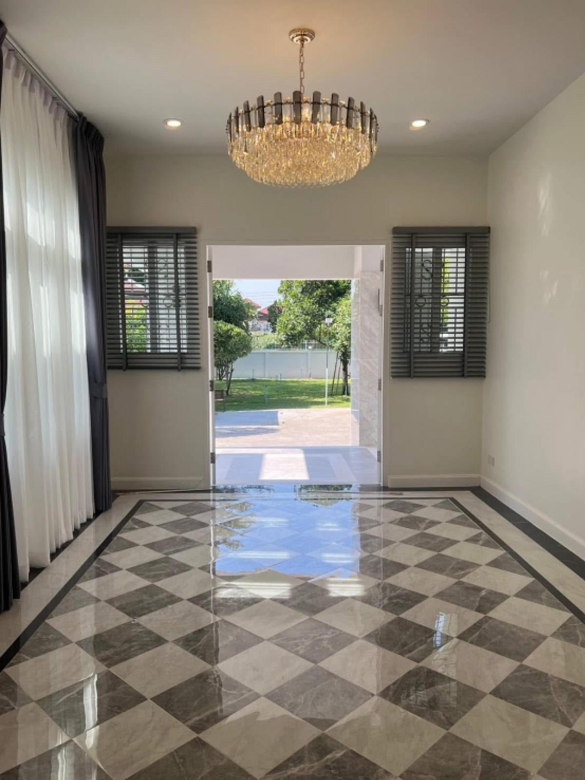 For RentHouseBangna, Bearing, Lasalle : 📢👇 Single-story detached house, huge size of usable area and land, suitable for big family or home office , price includes gardening once a month, near Mega Bangna and many international schools