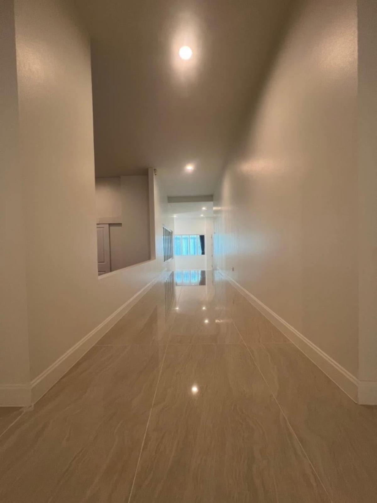 For RentHouseBangna, Bearing, Lasalle : 📢👇 Single-story detached house, huge size of usable area and land, suitable for big family or home office , price includes gardening once a month, near Mega Bangna and many international schools