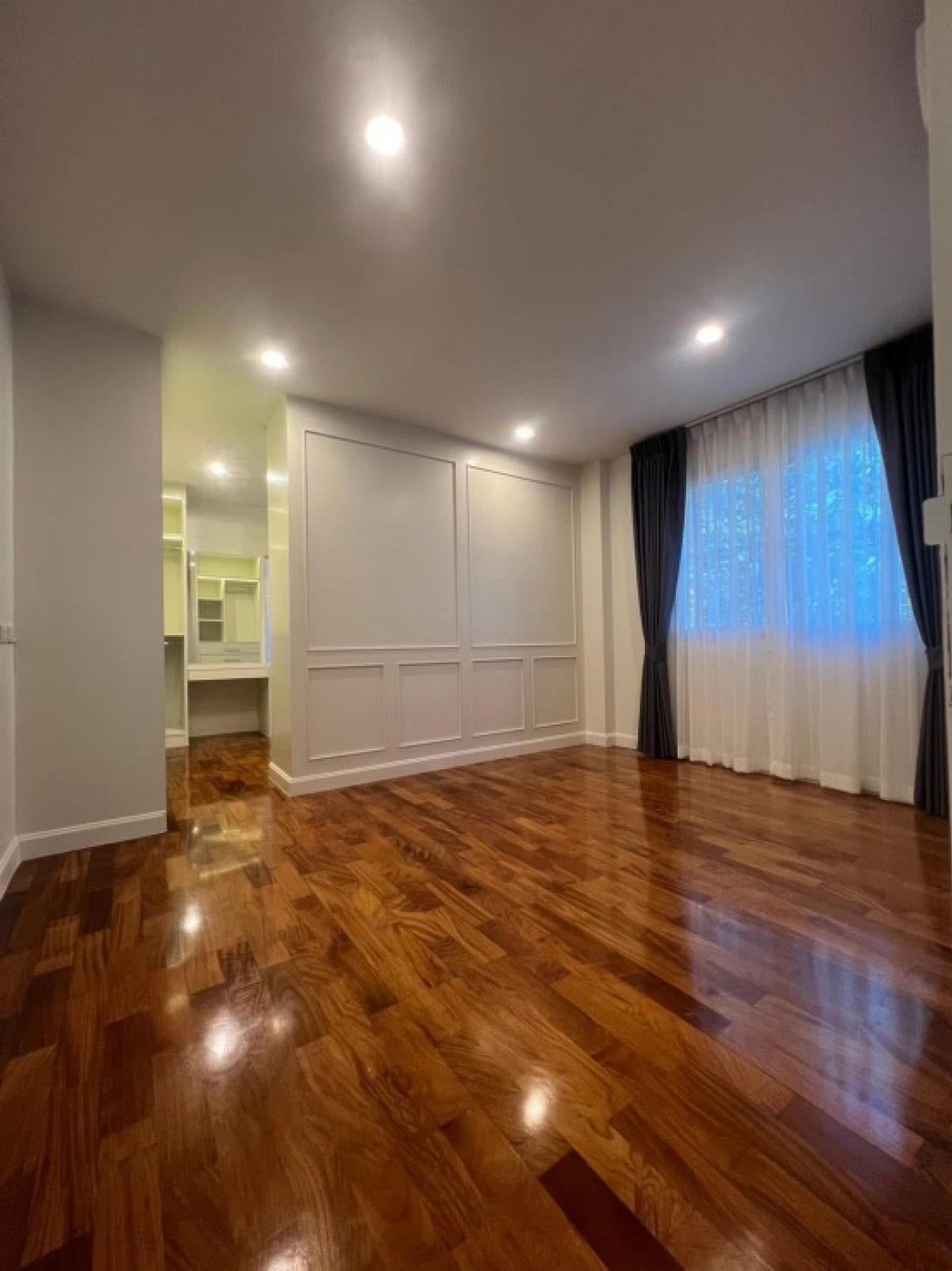 For RentHouseBangna, Bearing, Lasalle : 📢👇 Single-story detached house, huge size of usable area and land, suitable for big family or home office , price includes gardening once a month, near Mega Bangna and many international schools