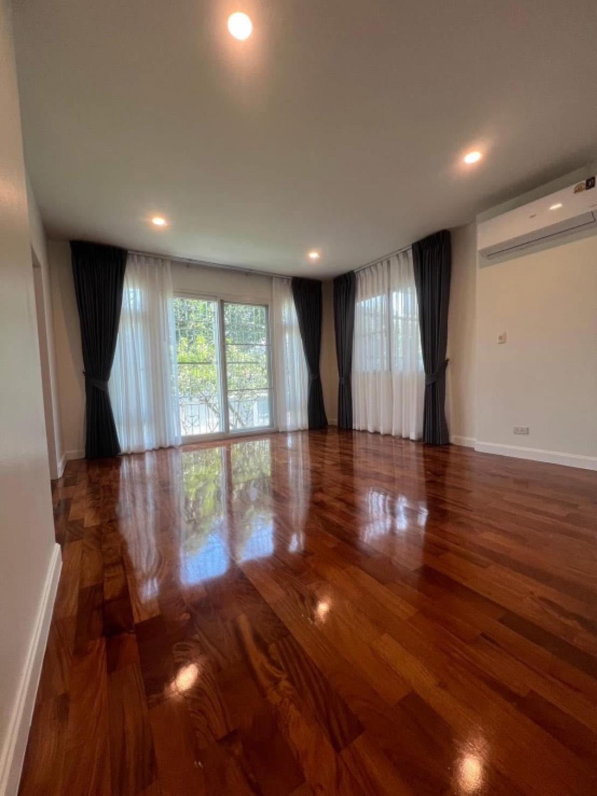 For RentHouseBangna, Bearing, Lasalle : 📢👇 Single-story detached house, huge size of usable area and land, suitable for big family or home office , price includes gardening once a month, near Mega Bangna and many international schools