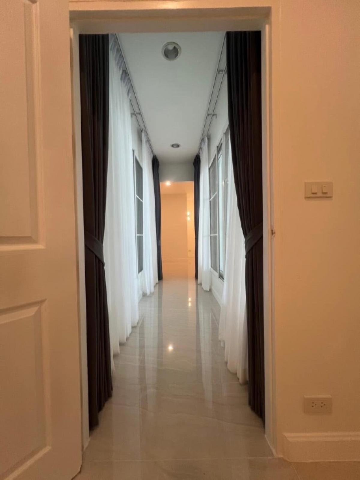 For RentHouseBangna, Bearing, Lasalle : 📢👇 Single-story detached house, huge size of usable area and land, suitable for big family or home office , price includes gardening once a month, near Mega Bangna and many international schools