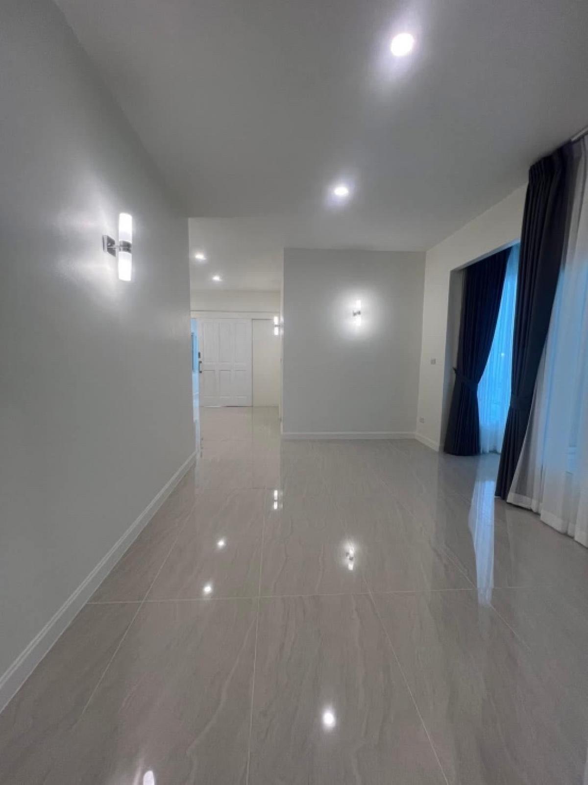 For RentHouseBangna, Bearing, Lasalle : 📢👇 Single-story detached house, huge size of usable area and land, suitable for big family or home office , price includes gardening once a month, near Mega Bangna and many international schools