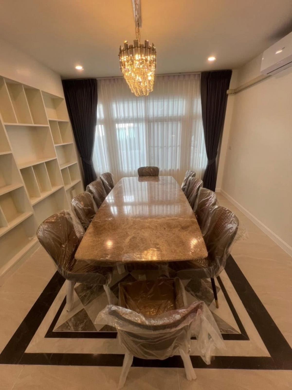 For RentHouseBangna, Bearing, Lasalle : 📢👇 Single-story detached house, huge size of usable area and land, suitable for big family or home office , price includes gardening once a month, near Mega Bangna and many international schools