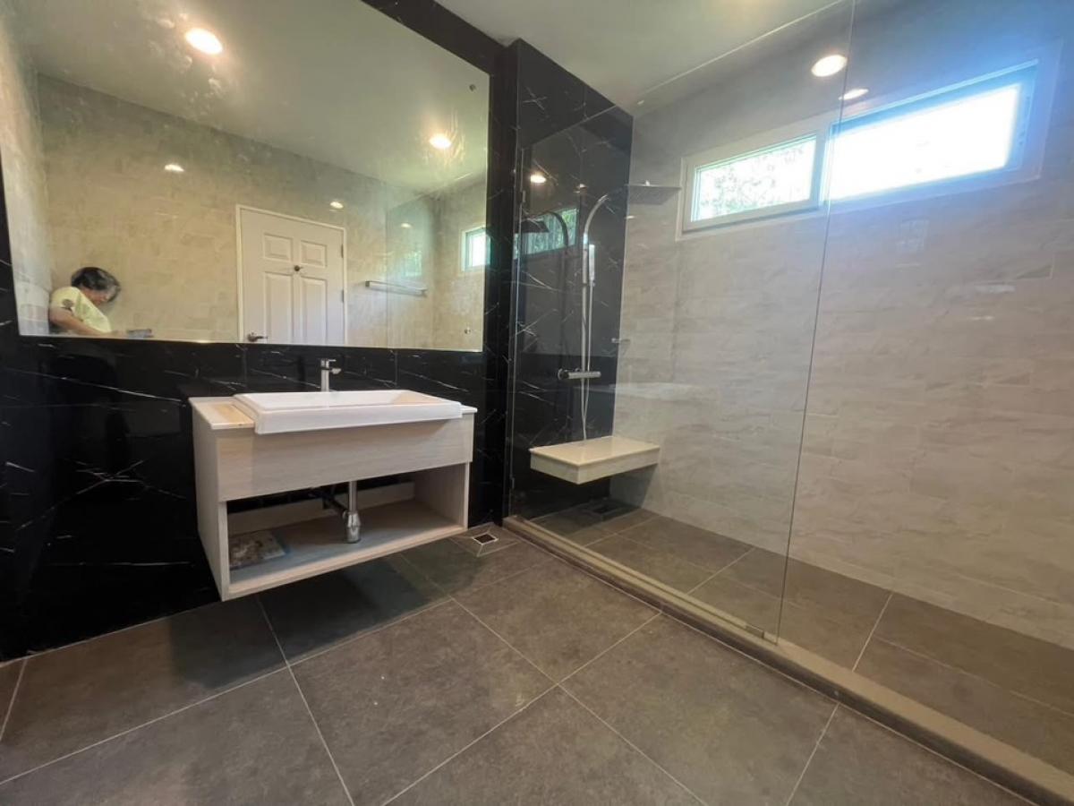 For RentHouseBangna, Bearing, Lasalle : 📢👇 Single-story detached house, huge size of usable area and land, suitable for big family or home office , price includes gardening once a month, near Mega Bangna and many international schools