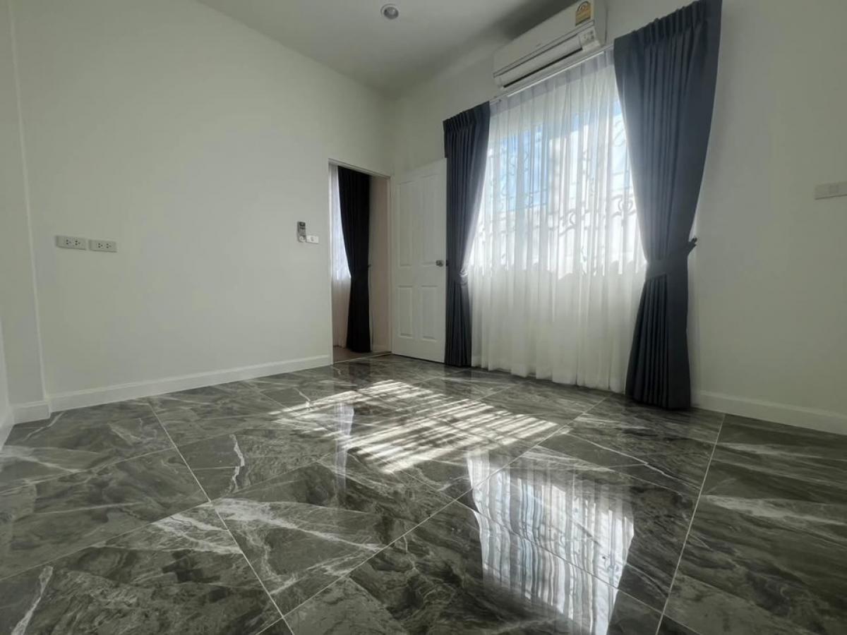 For RentHouseBangna, Bearing, Lasalle : 📢👇 Single-story detached house, huge size of usable area and land, suitable for big family or home office , price includes gardening once a month, near Mega Bangna and many international schools