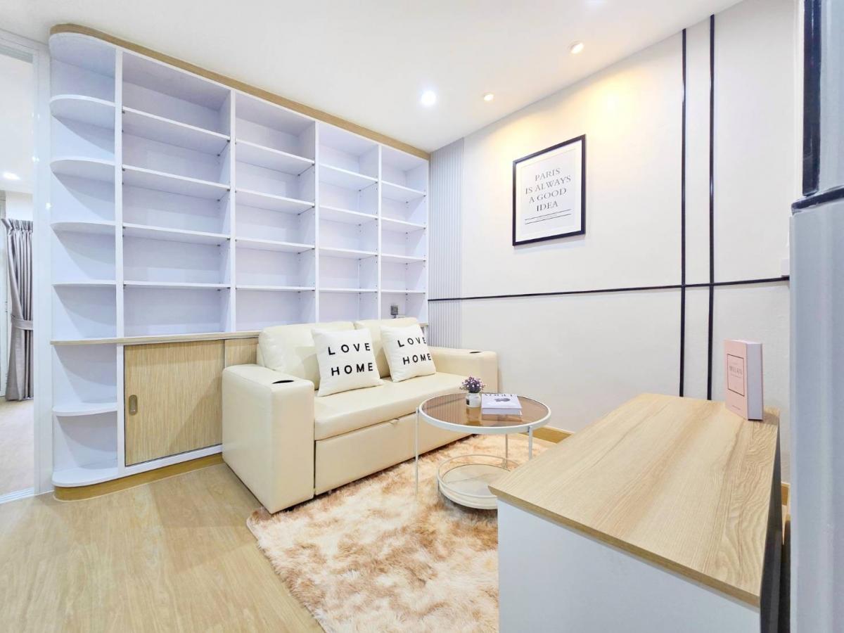 ขายคอนโดรามคำแหง หัวหมาก : 🤩ห้องสวย ฟังก์ชันครบ พื้นที่จัดเต็ม เหมาะสำหรับคนของเยอะ ไม่ว่าจะเสื้อผ้า รองเท้า หรือของใช้ บอกเลย ตู้เสื้อผ้า 3 ตู้ เก็บหมด! 🏡 บดินทร์ สวีท โฮม (Bodin Suite Home)