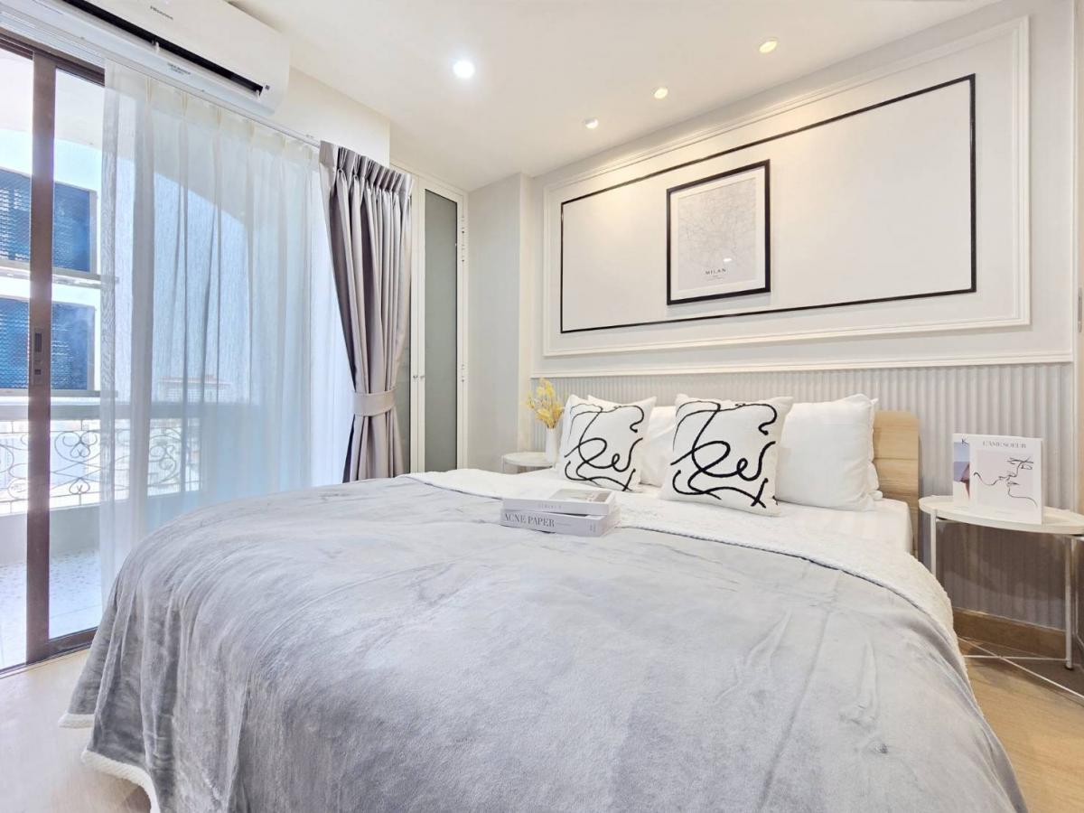 ขายคอนโดรามคำแหง หัวหมาก : 🤩ห้องสวย ฟังก์ชันครบ พื้นที่จัดเต็ม เหมาะสำหรับคนของเยอะ ไม่ว่าจะเสื้อผ้า รองเท้า หรือของใช้ บอกเลย ตู้เสื้อผ้า 3 ตู้ เก็บหมด! 🏡 บดินทร์ สวีท โฮม (Bodin Suite Home)