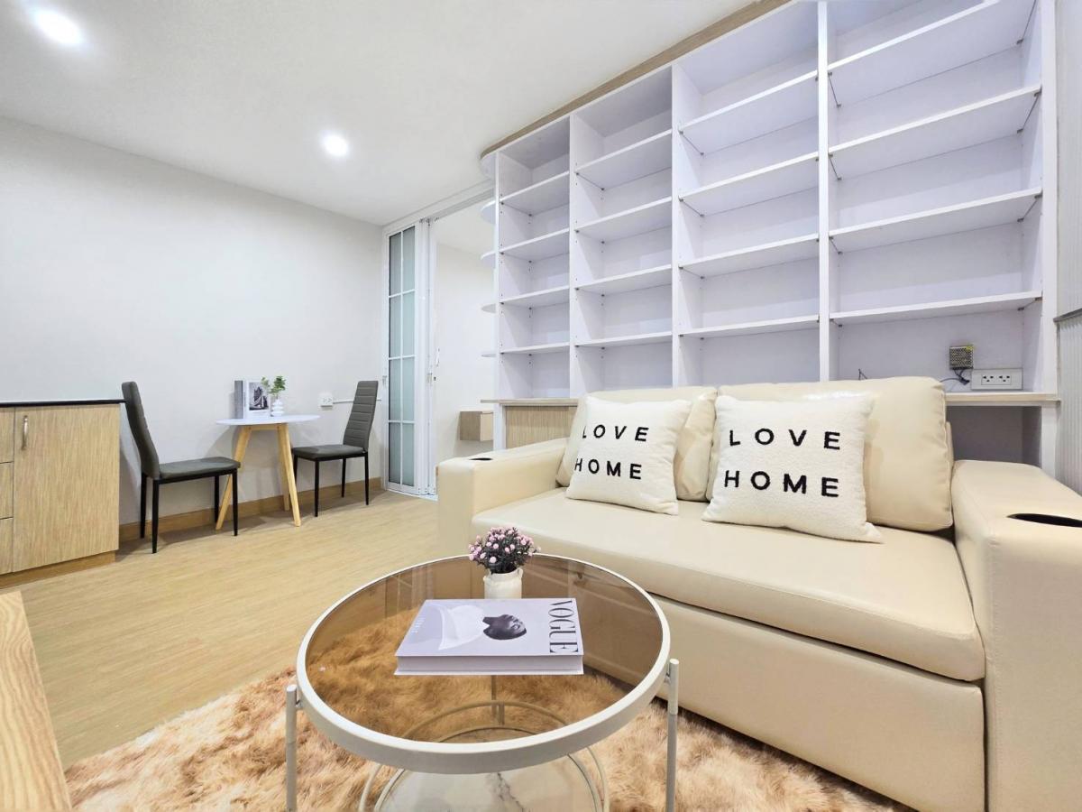 ขายคอนโดรามคำแหง หัวหมาก : 🤩ห้องสวย ฟังก์ชันครบ พื้นที่จัดเต็ม เหมาะสำหรับคนของเยอะ ไม่ว่าจะเสื้อผ้า รองเท้า หรือของใช้ บอกเลย ตู้เสื้อผ้า 3 ตู้ เก็บหมด! 🏡 บดินทร์ สวีท โฮม (Bodin Suite Home)