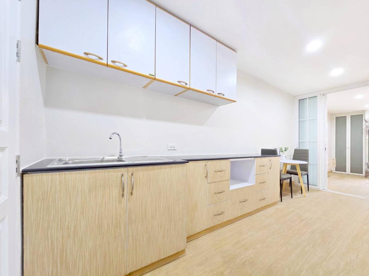 ขายคอนโดรามคำแหง หัวหมาก : 🤩ห้องสวย ฟังก์ชันครบ พื้นที่จัดเต็ม เหมาะสำหรับคนของเยอะ ไม่ว่าจะเสื้อผ้า รองเท้า หรือของใช้ บอกเลย ตู้เสื้อผ้า 3 ตู้ เก็บหมด! 🏡 บดินทร์ สวีท โฮม (Bodin Suite Home)