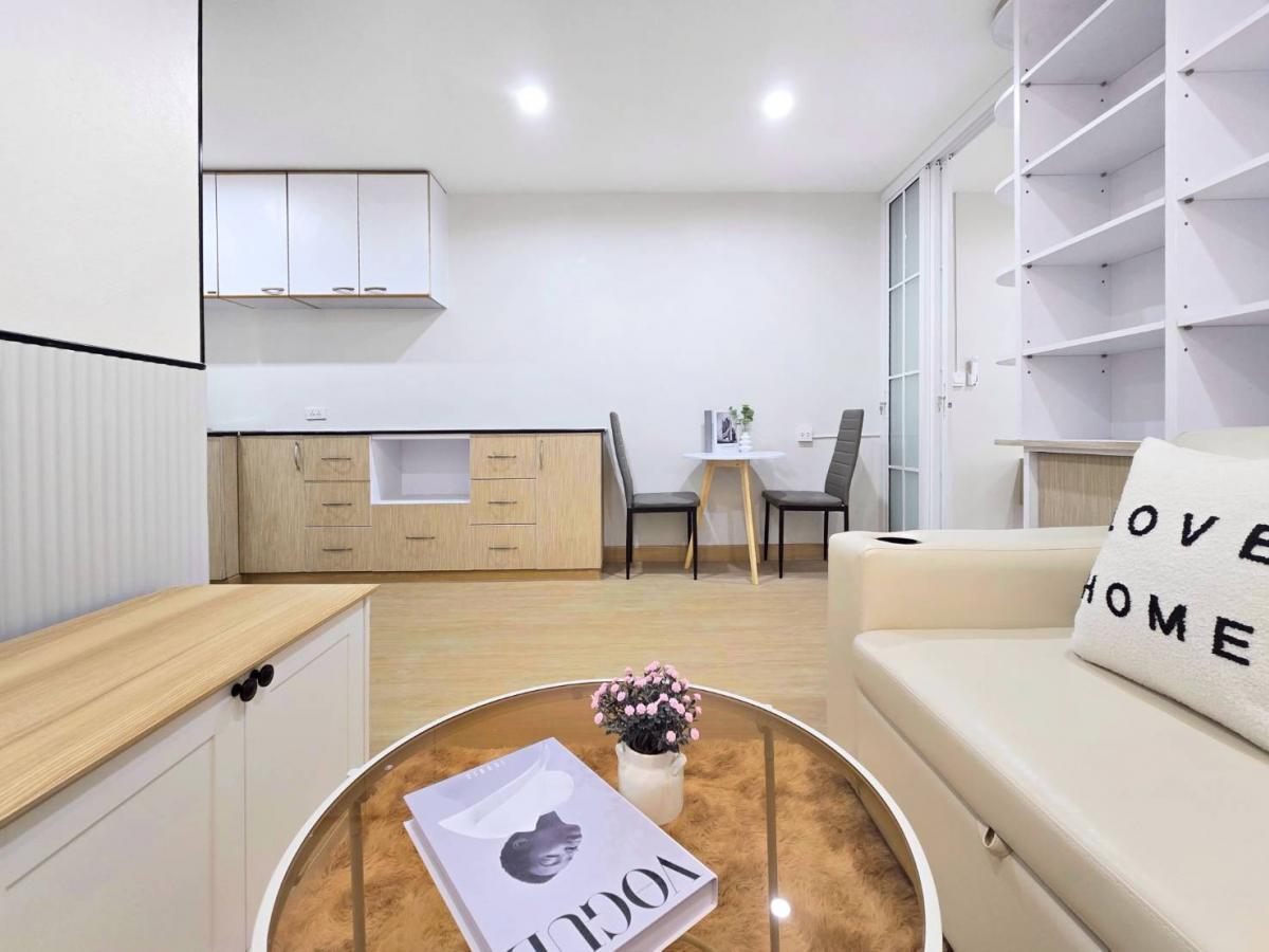 ขายคอนโดรามคำแหง หัวหมาก : 🤩ห้องสวย ฟังก์ชันครบ พื้นที่จัดเต็ม เหมาะสำหรับคนของเยอะ ไม่ว่าจะเสื้อผ้า รองเท้า หรือของใช้ บอกเลย ตู้เสื้อผ้า 3 ตู้ เก็บหมด! 🏡 บดินทร์ สวีท โฮม (Bodin Suite Home)