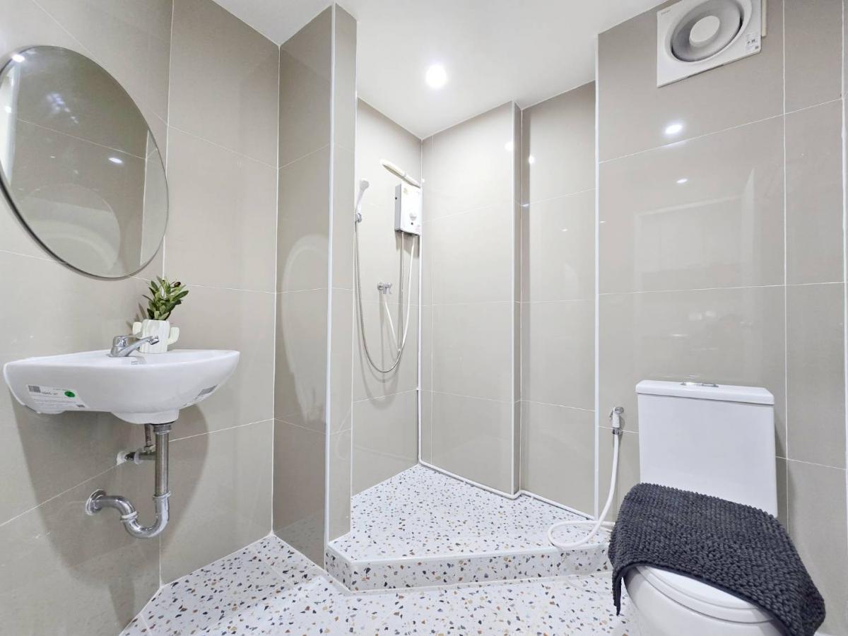 ขายคอนโดรามคำแหง หัวหมาก : 🤩ห้องสวย ฟังก์ชันครบ พื้นที่จัดเต็ม เหมาะสำหรับคนของเยอะ ไม่ว่าจะเสื้อผ้า รองเท้า หรือของใช้ บอกเลย ตู้เสื้อผ้า 3 ตู้ เก็บหมด! 🏡 บดินทร์ สวีท โฮม (Bodin Suite Home)