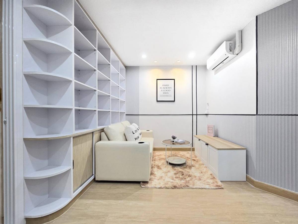 ขายคอนโดรามคำแหง หัวหมาก : 🤩ห้องสวย ฟังก์ชันครบ พื้นที่จัดเต็ม เหมาะสำหรับคนของเยอะ ไม่ว่าจะเสื้อผ้า รองเท้า หรือของใช้ บอกเลย ตู้เสื้อผ้า 3 ตู้ เก็บหมด! 🏡 บดินทร์ สวีท โฮม (Bodin Suite Home)