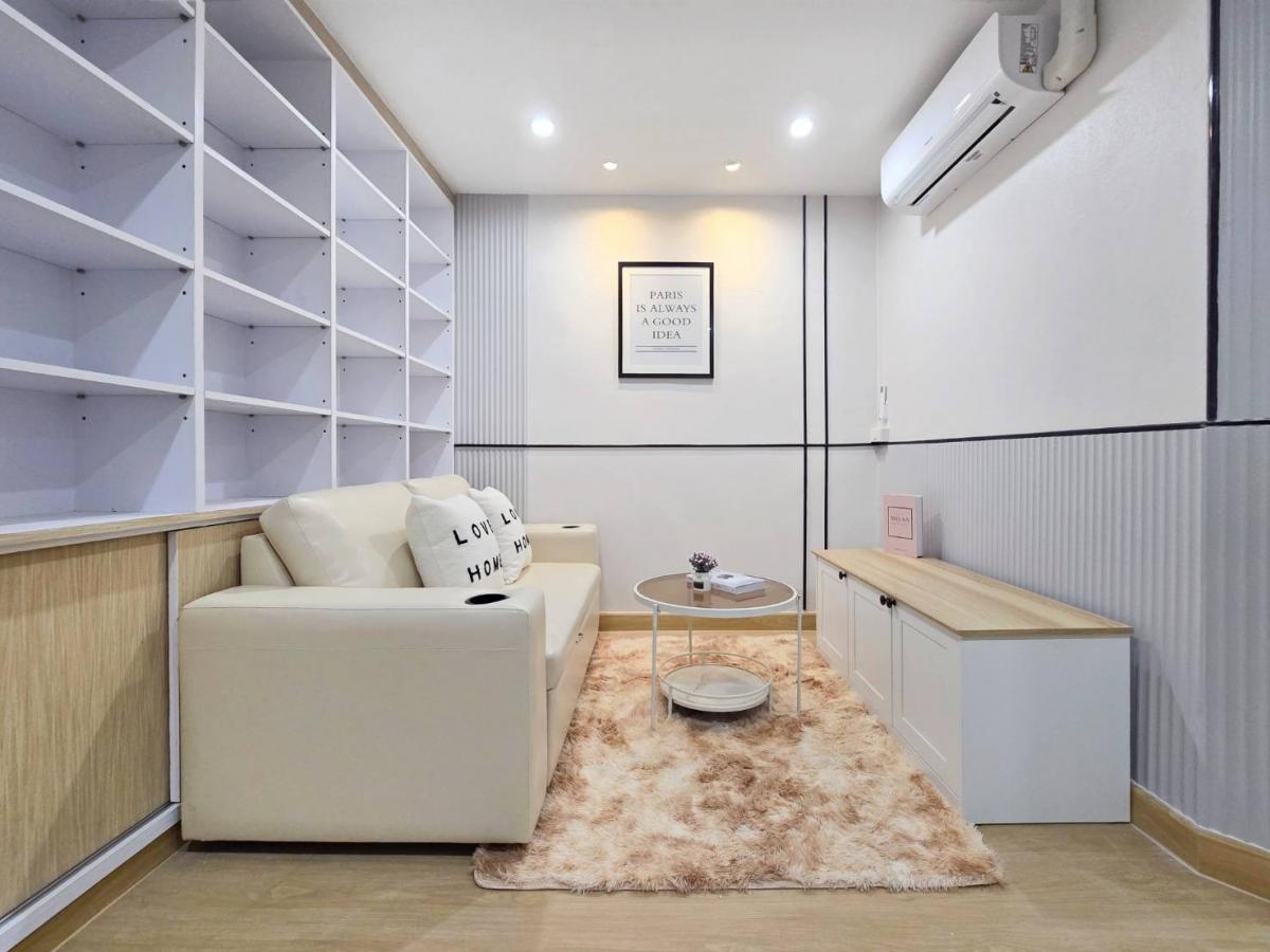 ขายคอนโดรามคำแหง หัวหมาก : 🤩ห้องสวย ฟังก์ชันครบ พื้นที่จัดเต็ม เหมาะสำหรับคนของเยอะ ไม่ว่าจะเสื้อผ้า รองเท้า หรือของใช้ บอกเลย ตู้เสื้อผ้า 3 ตู้ เก็บหมด! 🏡 บดินทร์ สวีท โฮม (Bodin Suite Home)