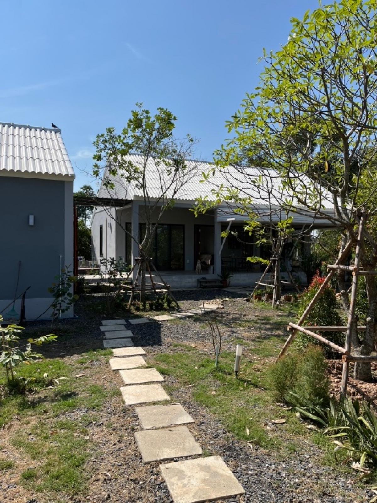 For SaleHouseNakhon Nayok : 1 model house for sale, 2 title deeds, 1 rai 2 work, located in Tha Chang Subdistrict, Mueang District, Nakhon Nayok Province