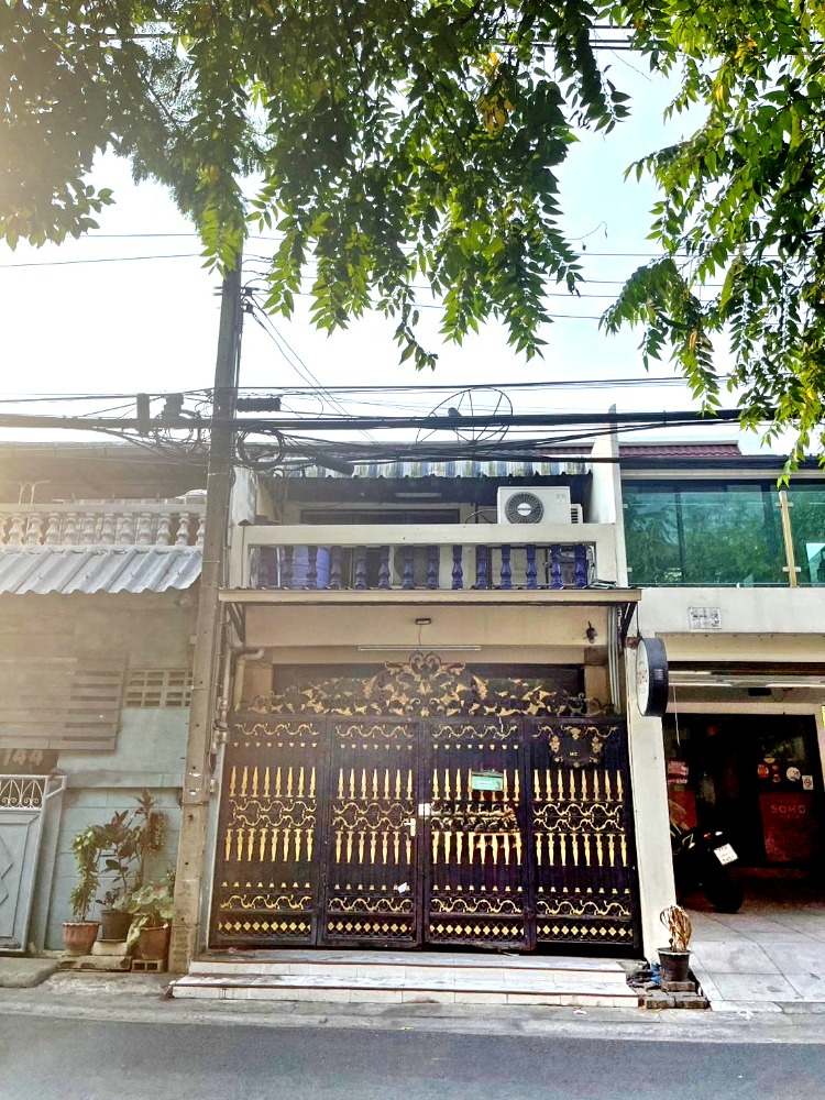 For RentTownhomeRatchadapisek, Huaikwang, Suttisan : HK0397 RENT 2-storey townhouse, 🚪3 bedrooms🚄near MRT Huai Khwang🏢💲Rent: 30,000฿📞O99-5919653,O65-9423251✅LineID:@sureresidence